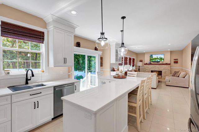 11 Scenicview Crescent, Manorville, NY 11949