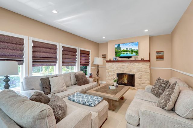 11 Scenicview Crescent, Manorville, NY 11949