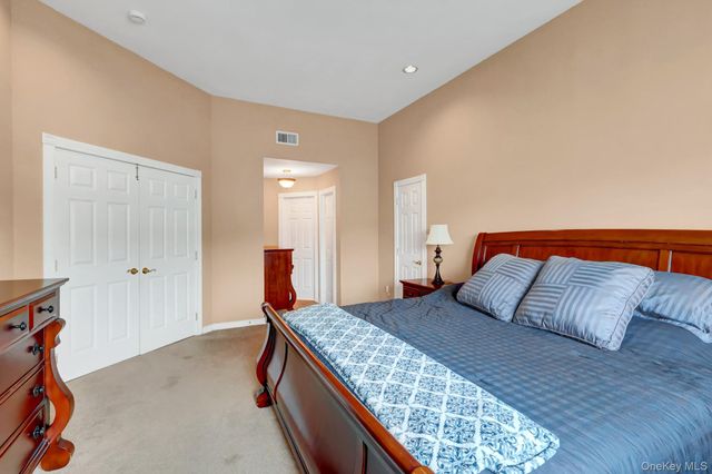 11 Scenicview Crescent, Manorville, NY 11949