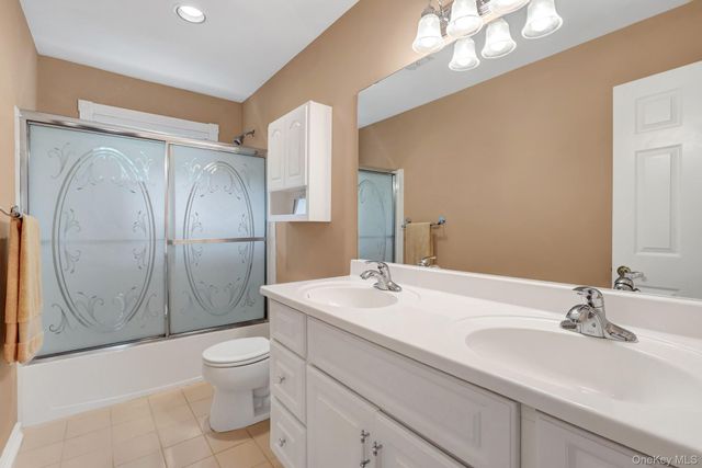 11 Scenicview Crescent, Manorville, NY 11949