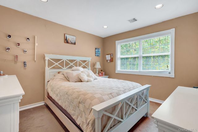 11 Scenicview Crescent, Manorville, NY 11949