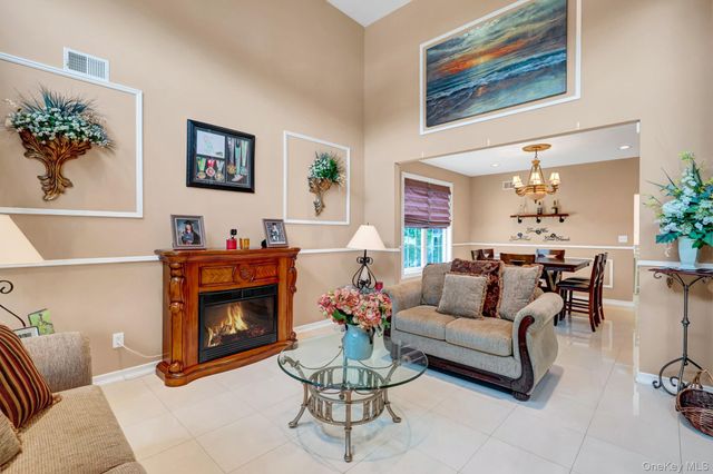 11 Scenicview Crescent, Manorville, NY 11949