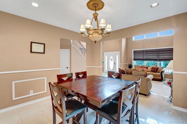 11 Scenicview Crescent, Manorville, NY 11949