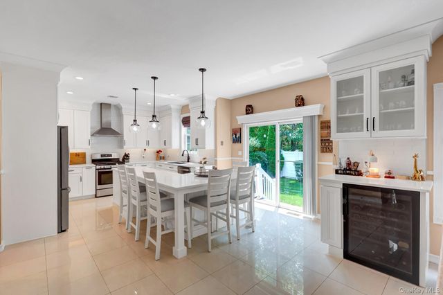 11 Scenicview Crescent, Manorville, NY 11949