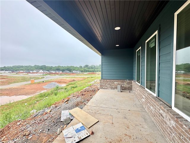 5904 SW Bear Creek Avenue, Bentonville, AR 72713