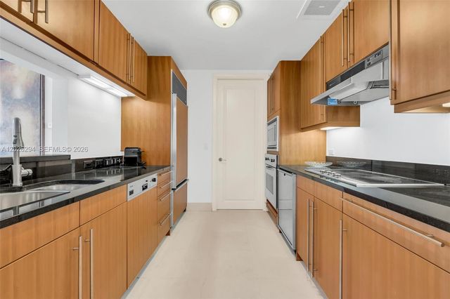 1425 Brickell Ave 51A, Miami, FL 33131
