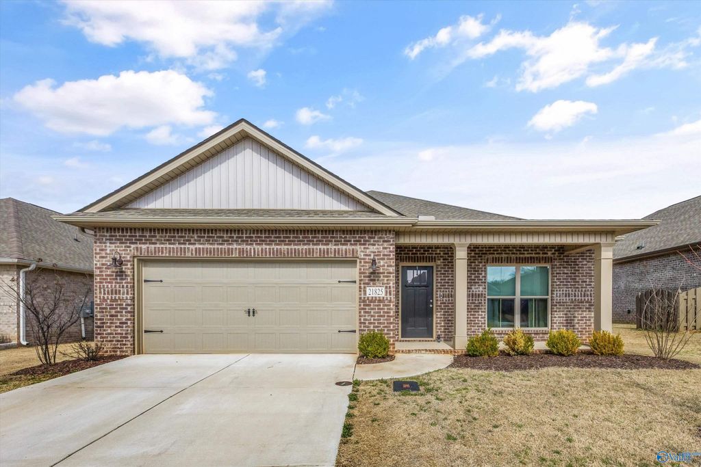 21825 Natures Cove Drive, Athens, AL 35613