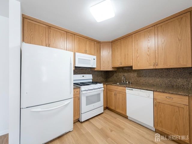 1013 Waterford Drive, Edison, NJ 08817