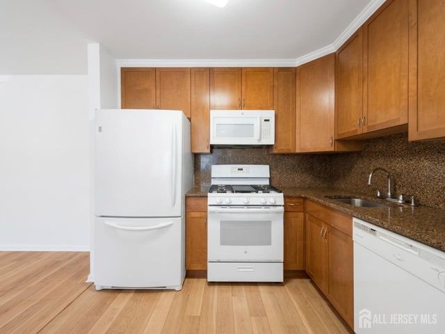 1013 Waterford Drive, Edison, NJ 08817
