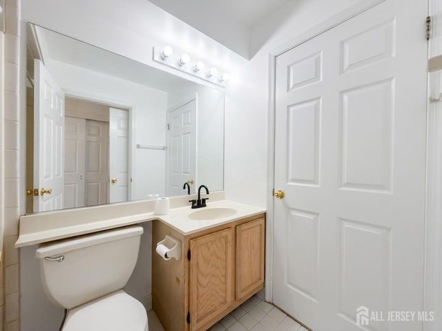 1013 Waterford Drive, Edison, NJ 08817