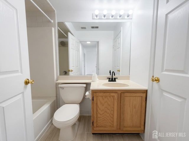 1013 Waterford Drive, Edison, NJ 08817