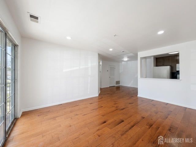 1013 Waterford Drive, Edison, NJ 08817