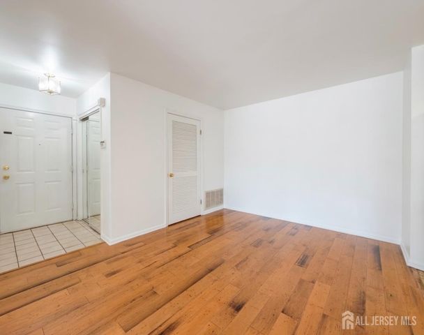 1013 Waterford Drive, Edison, NJ 08817