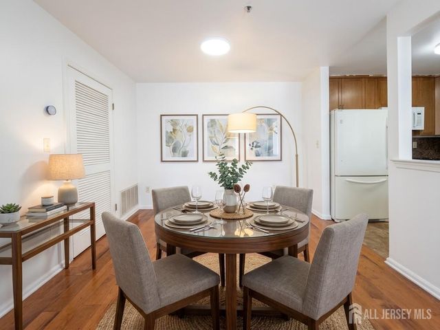 1013 Waterford Drive, Edison, NJ 08817
