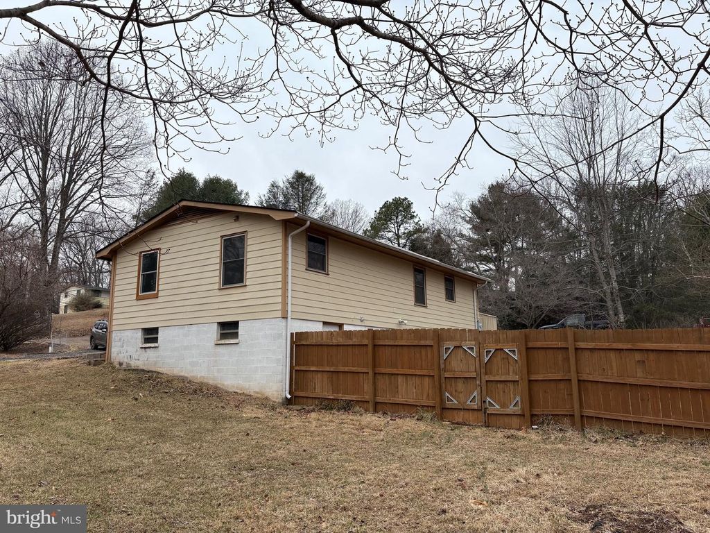 Image 18 of property listing at 85 ELEMENTARY ACRES, Madison, VA 22727