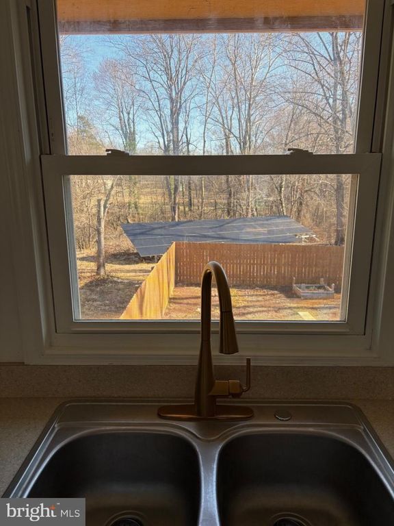 Image 4 of property listing at 85 ELEMENTARY ACRES, Madison, VA 22727