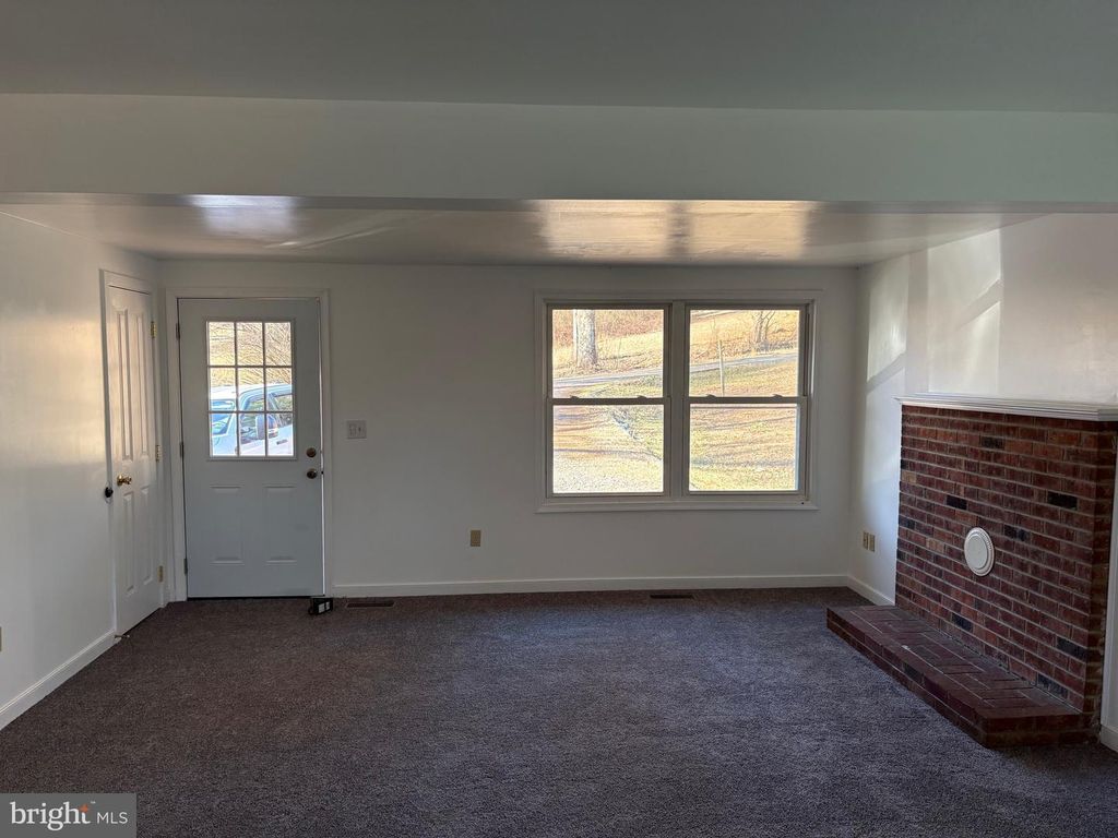 Image 5 of property listing at 85 ELEMENTARY ACRES, Madison, VA 22727