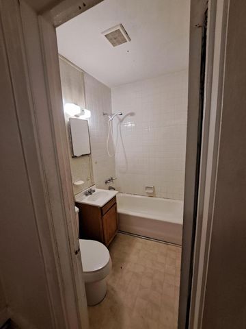 1920 Spruce Boulevard, North Charleston, SC 29406