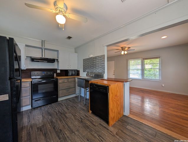 890 JOSEPHINE ST, New Braunfels, TX 78130