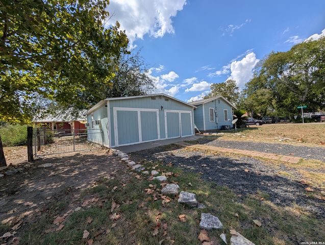 890 JOSEPHINE ST, New Braunfels, TX 78130