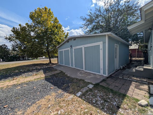 890 JOSEPHINE ST, New Braunfels, TX 78130