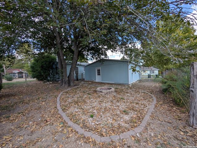 890 JOSEPHINE ST, New Braunfels, TX 78130