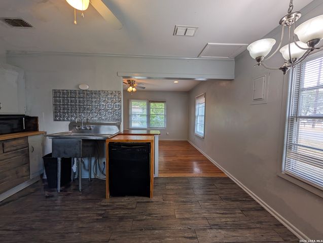890 JOSEPHINE ST, New Braunfels, TX 78130