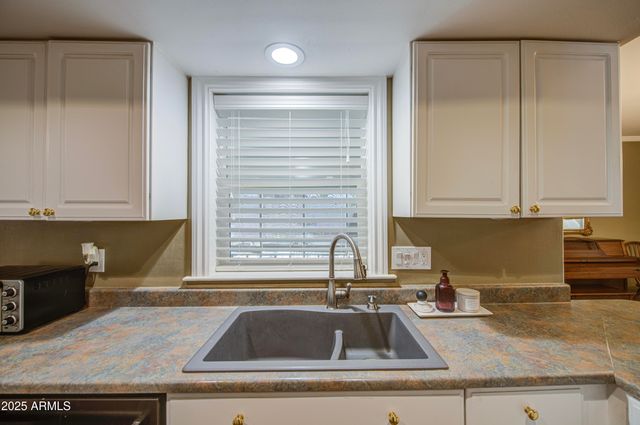 2704 S TERRACE Road, Tempe, AZ 85282