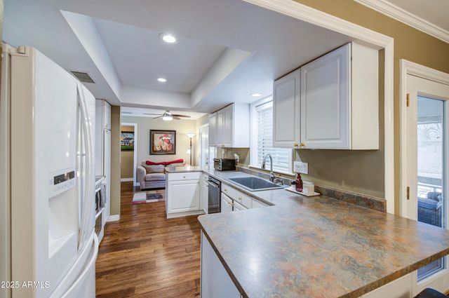 2704 S TERRACE Road, Tempe, AZ 85282