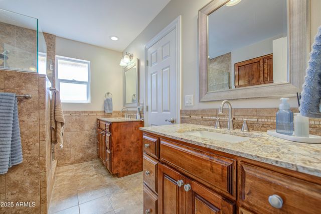 2704 S TERRACE Road, Tempe, AZ 85282