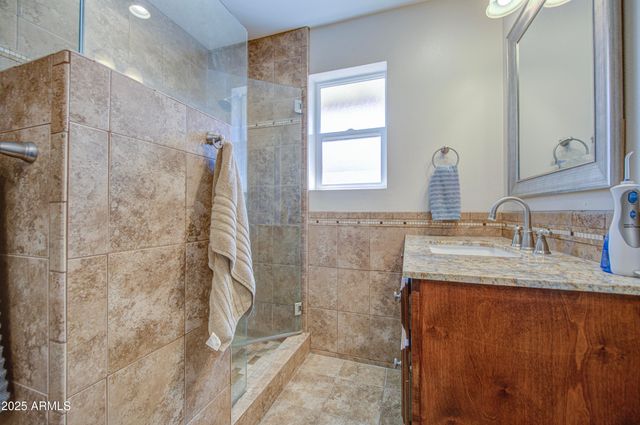 2704 S TERRACE Road, Tempe, AZ 85282