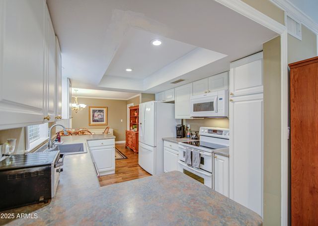 2704 S TERRACE Road, Tempe, AZ 85282