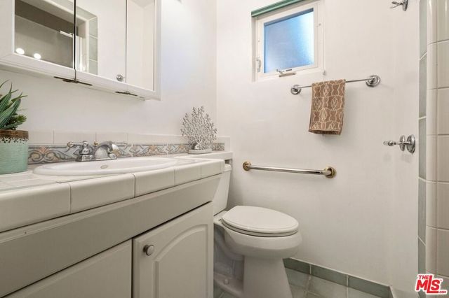 19840 Haynes Street, Woodland Hills, CA 91367