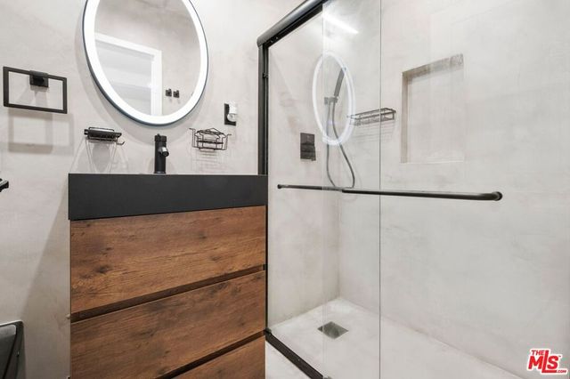 19840 Haynes Street, Woodland Hills, CA 91367