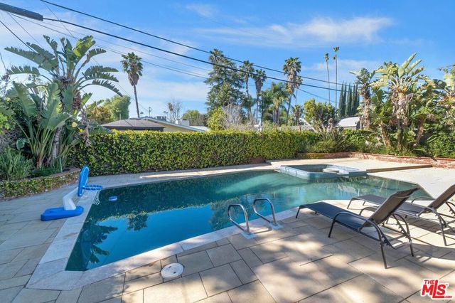 19840 Haynes Street, Woodland Hills, CA 91367