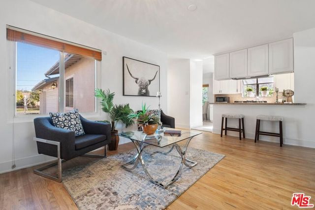 19840 Haynes Street, Woodland Hills, CA 91367