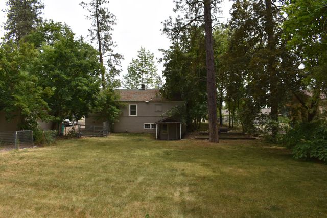 10115 N Whitworth Dr, Spokane, WA 99218