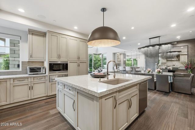 5720 E Huntress Drive, Paradise Valley, AZ 85253