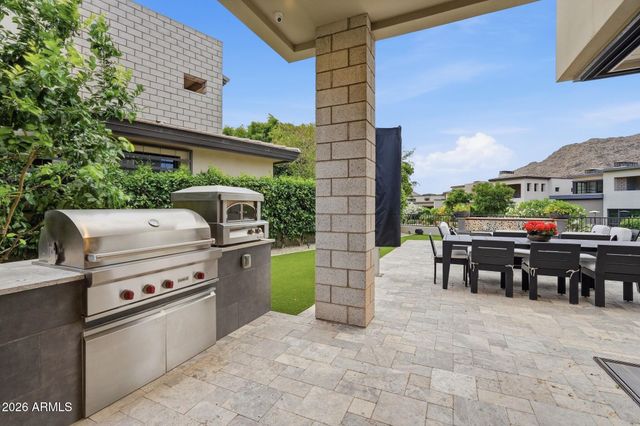 5720 E Huntress Drive, Paradise Valley, AZ 85253