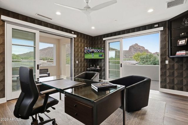 5720 E Huntress Drive, Paradise Valley, AZ 85253