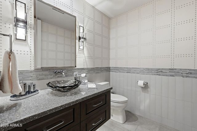 5720 E Huntress Drive, Paradise Valley, AZ 85253