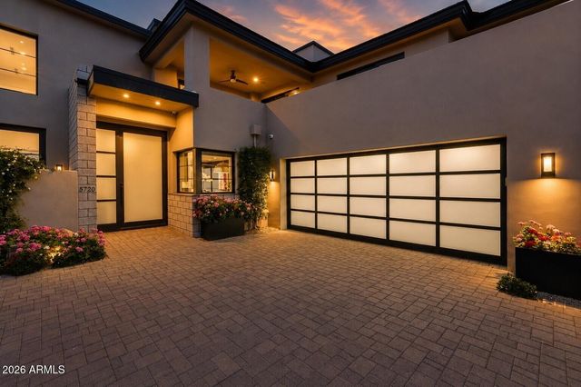5720 E Huntress Drive, Paradise Valley, AZ 85253