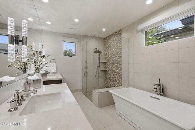 5720 E Huntress Drive, Paradise Valley, AZ 85253