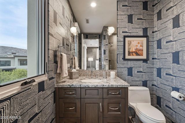 5720 E Huntress Drive, Paradise Valley, AZ 85253