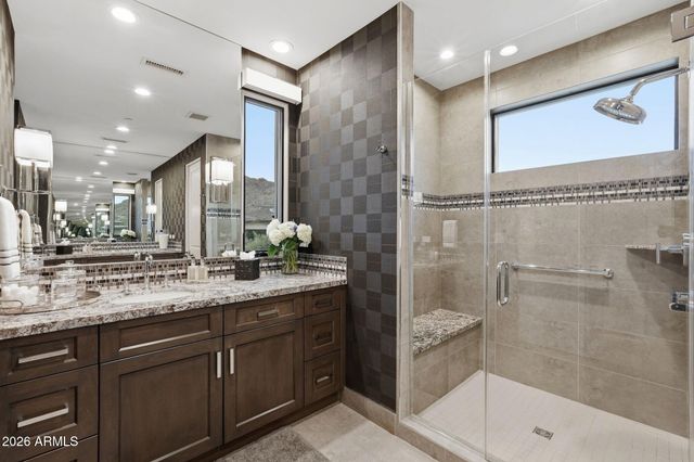 5720 E Huntress Drive, Paradise Valley, AZ 85253
