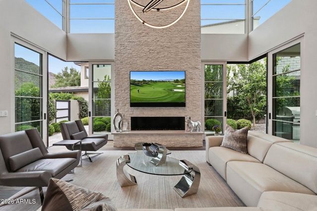5720 E Huntress Drive, Paradise Valley, AZ 85253