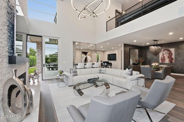 5720 E Huntress Drive, Paradise Valley, AZ 85253