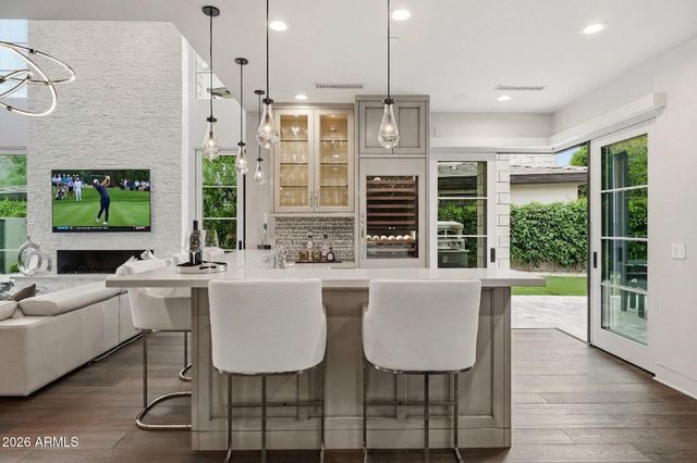5720 E Huntress Drive, Paradise Valley, AZ 85253