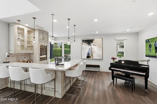 5720 E Huntress Drive, Paradise Valley, AZ 85253