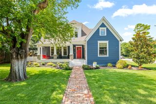 221 W College Street, Grapevine, TX 76051